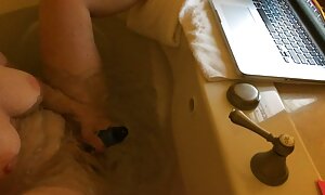 美しさは大きな胸を持つ男を喜ばせます。 無 修正 人妻 フェラ 動画