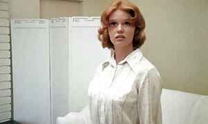 短いスカートの黒人女性は熱く犯されるでしょう。 熟女 の フェラチオ 無料 動画