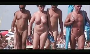 赤い髪とプッシーなめるブロンド。 無料 動画 お 掃除 フェラ