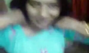 ブロンドは、コンドームで保護されている男をねじ込みます。 動画 フェラ 無 修正