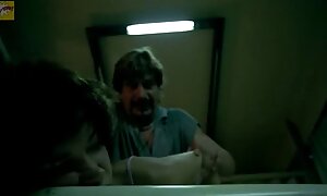男は三つの乳首で輪姦を楽しんでいます。 高速 フェラ 無料 動画