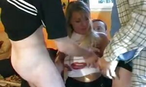 彼はスカートの底に立ち上がり、学生をねじ込んだ。 素人 投稿 フェラ 無料 動画