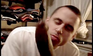 女性は近くのお尻で犯されます。 いやらしい フェラチオ 動画