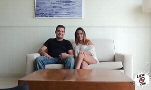成熟した星は、ディルドで自分自身をねじ込む。 素人 主婦 フェラ 動画