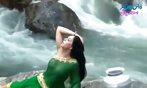 ハイヒールのブルネットは、ディルドで自慰行為します。 熟女 フェラ 無料 動画