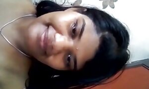 その美しいフェラチオを妨げる男。 妹 フェラチオ 動画