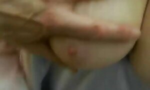 赤ん坊は自然の中でハードfucks。 顔射 無料