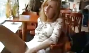 若いブルネットは良いblowjobを取得します。 無料 フェラ 動画 無 修正