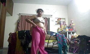 バスルームで巨乳の運指を持つ女の子。 アダルト 無料 動画 フェラ