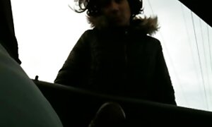 彼氏とマザーファッカーに鶏を挿入します。 無料 フェラ 動画