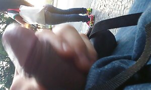 黒人女性は白にフェラチオを与えます。 おっぱい フェラ 動画