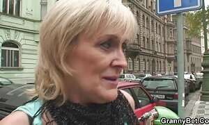 医者は患者をクソしている。 ロリ 動画 フェラ