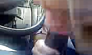 彼は二人の女の子と性交する。 素人 フェラチオ エロ 動画